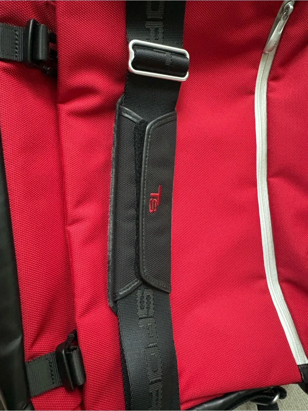 Tumi sport messenger